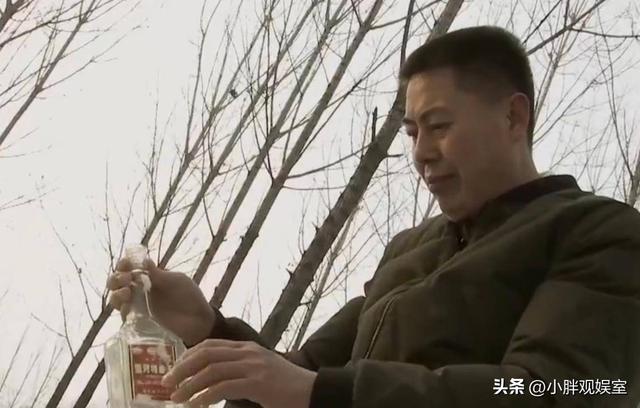 山东小伙捡破烂为生，无意发现酒瓶里的商机，如今1年净赚2个亿赚钱商机项目大全-易学副业